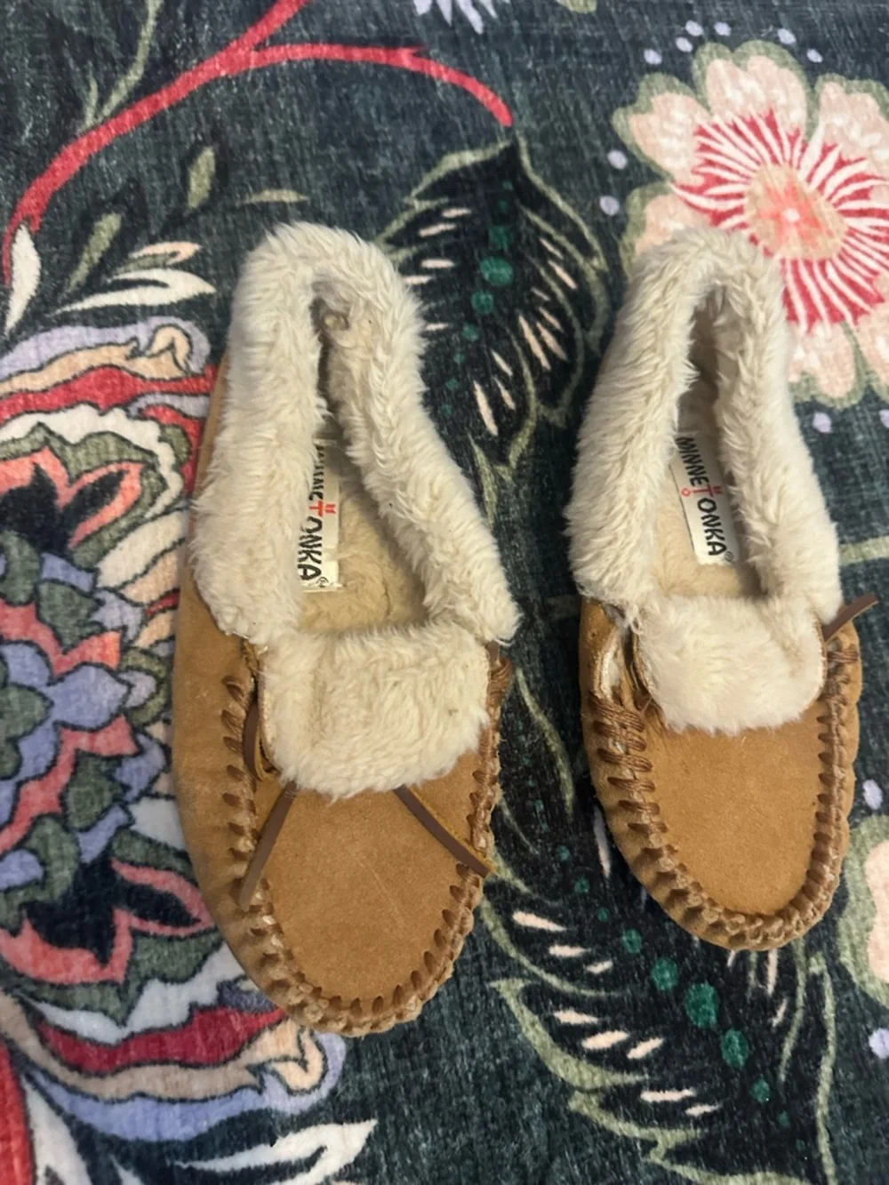 3/$25 Minnetonka Kids Tan Moccasin Slippers with Cream Faux-Fur Lining